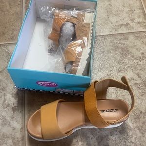 NWT. Soda sandals.